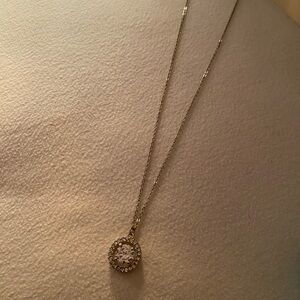 Beautiful silver tone necklace and crystal pendant